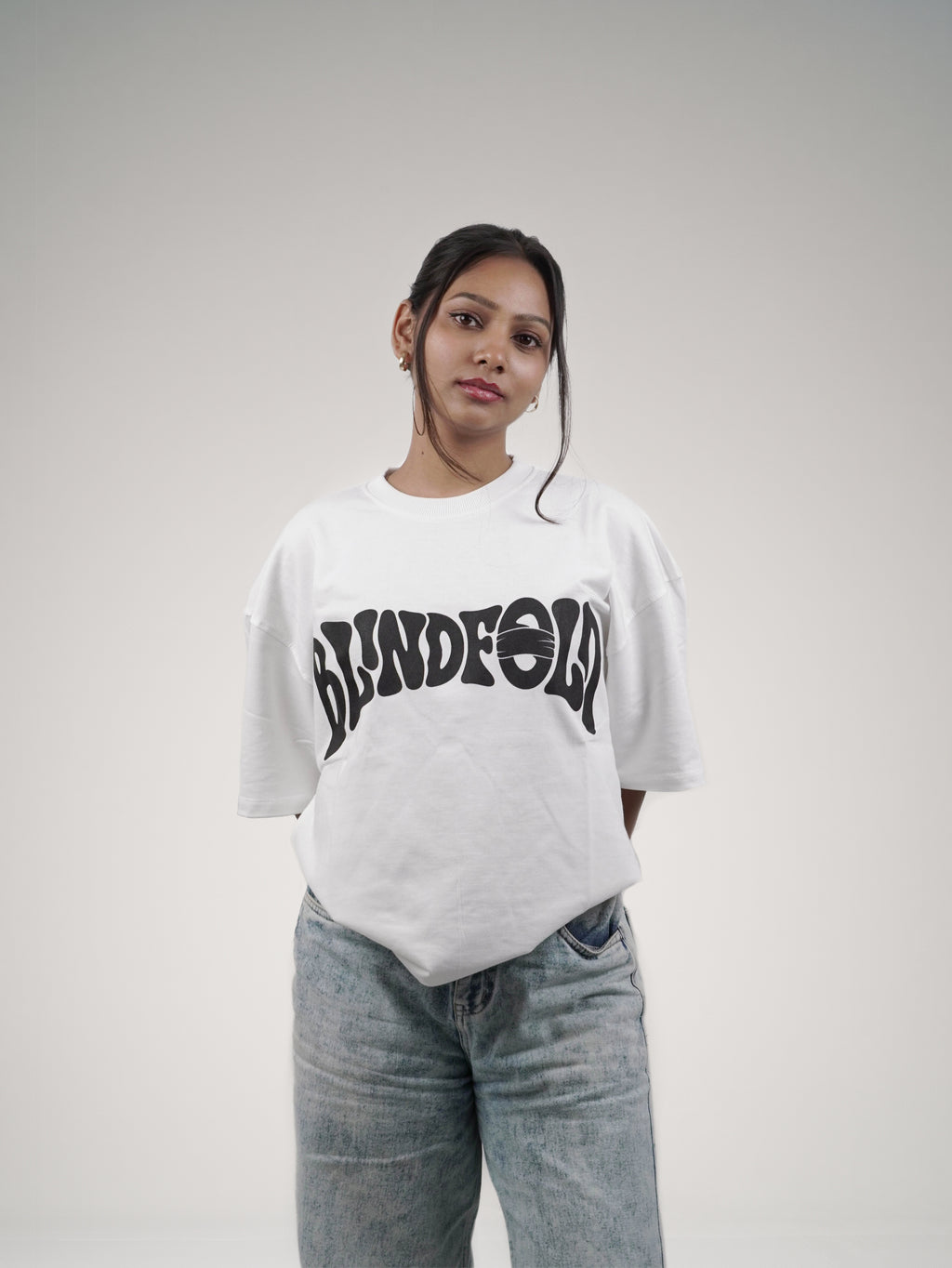 BLINDFOLD Basic T-Shirt