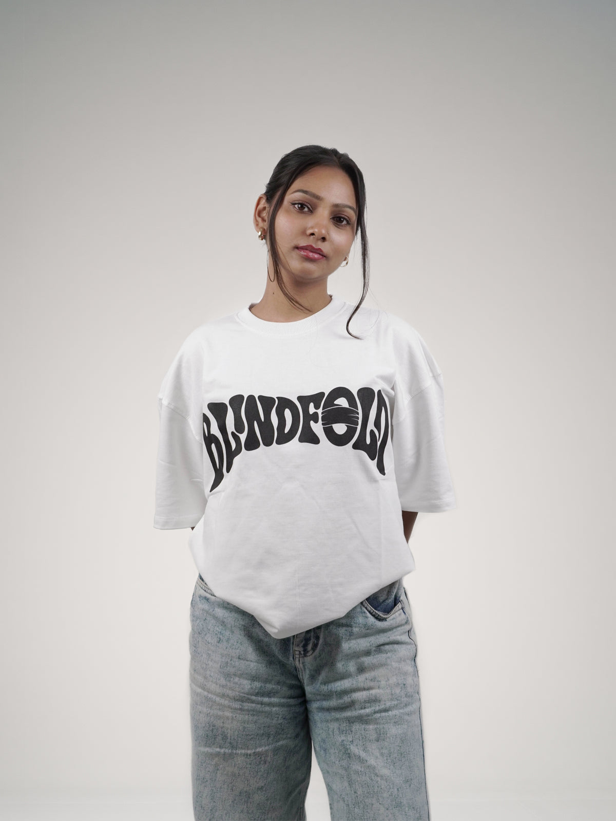 BLINDFOLD Basic T-Shirt