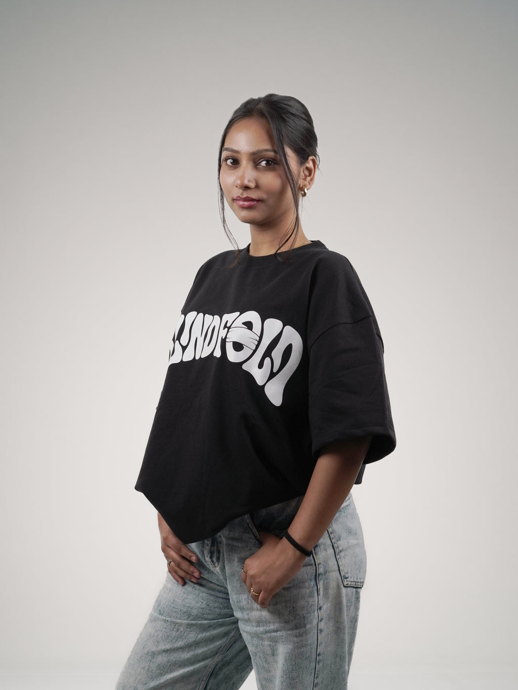 BLINDFOLD Basic T-Shirt
